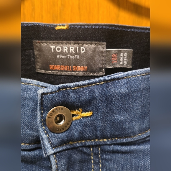 Torrid 18R Blue Medium Wash Bombshell Skinny Jeans Worn Once Excellent Condition - Picture 5 of 7